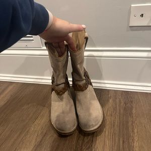 Frye Carmen Boots 7.5